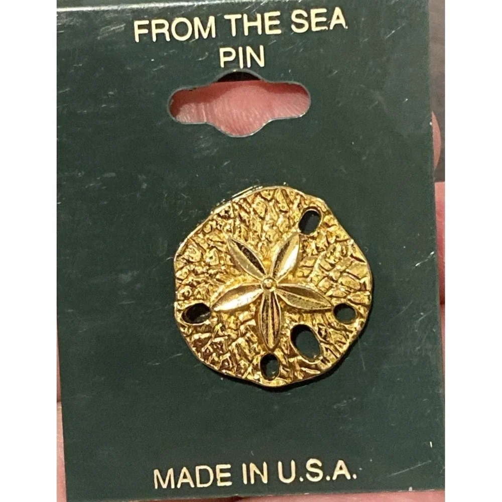 Vintage Gold Tone Sand Dollar Tack Back Lapel Pin From The Sea 0.75 inch NEW